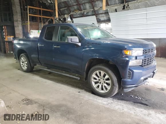 ✅ 2020 Chevrolet Silverado 1500 Custom • VIN: 1GCRYBEH9LZ286439 • Lot: 78463254. Wystawiony na Copart z przebiegiem 76 960 mil. Bezpłatny archiwum sprzedaży aukcyjnych z USA i szczegółowy raport historii pojazdu na DreamBid. Zdjęcie 4.