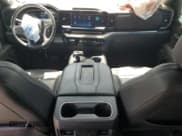 ✅ 2022 Chevrolet Silverado 1500 LT Trail Boss • VIN: 3GCUDFED9NG647665 • Lot: 60140105. Wystawiony na Copart z przebiegiem 72 604 mil. Bezpłatny archiwum sprzedaży aukcyjnych z USA i szczegółowy raport historii pojazdu na DreamBid. Zdjęcie 8.