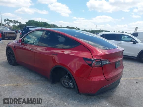 ✅ 2024 Tesla Model Y • VIN: 7SAYGDED7RF045410 • Лот: 42000700. Опубликован ранее на IAAI с пробегом 13 021 миль. Бесплатный доступ к архиву аукционных продаж из США и подробный отчёт об истории автомобиля на DreamBid. Изображение 3.
