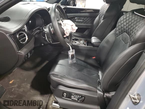 ✅ 2022 Bentley Bentayga V8 • VIN: SJAAM2ZV9NC011119 • Lot: 80532534. Listed on Copart with 44,510 mi. Free auction sales archive from the USA and detailed vehicle history report at DreamBid. Image 7.