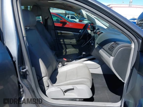 ✅ 2008 Volkswagen Jetta SE • VIN: 3VWRZ71K58M082108 • Lot: 41799324. Wystawiony na IAAI z przebiegiem 184 055 mil. Bezpłatny archiwum sprzedaży aukcyjnych z USA i szczegółowy raport historii pojazdu na DreamBid. Zdjęcie 5.