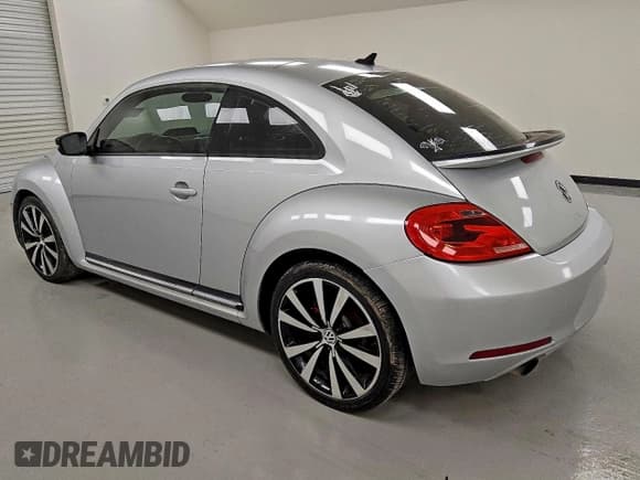 ✅ 2012 Volkswagen Beetle Turbo • VIN: 3VWVA7ATXCM653776 • Лот: 91445165. Опубликован ранее на Copart с пробегом 117 273 миль. Бесплатный доступ к архиву аукционных продаж из США и подробный отчёт об истории автомобиля на DreamBid. Изображение 2.
