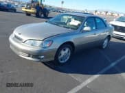 ✅ 2000 Lexus ES 300 • VIN: JT8BF28G2Y0270068 • Lot: 43863072. Listed on IAAI with 132,215 mi. Free auction sales archive from the USA and detailed vehicle history report at DreamBid. Image 2.