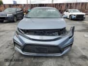 ✅ 2022 Toyota Corolla SE Nightshade • VIN: 5YFS4MCE0NP101760 • Lot: 82403165. Wystawiony na Copart z przebiegiem 58 023 mil. Bezpłatny archiwum sprzedaży aukcyjnych z USA i szczegółowy raport historii pojazdu na DreamBid. Zdjęcie 5.
