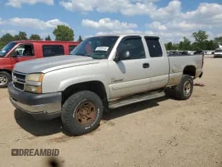 ✅ 2006 Chevrolet Silverado 2500HD LT2 • VIN: 1GCHK29U26E209296 • Лот: 68030145. Опубликован ранее на Copart с пробегом 309 898 миль. Бесплатный доступ к архиву аукционных продаж из США и подробный отчёт об истории автомобиля на DreamBid. Изображение 1.