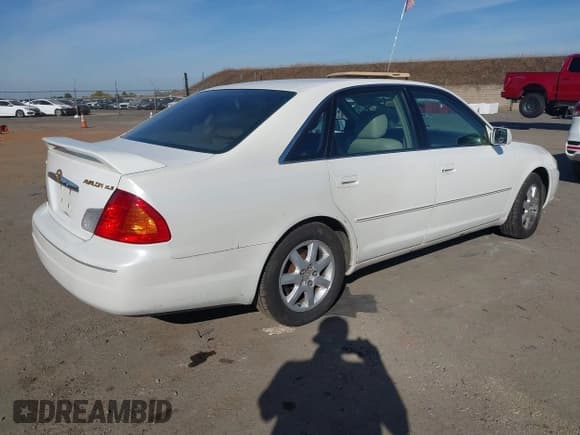 ✅ 2002 Toyota Avalon XL • VIN: 4T1BF28B32U265799 • Lot: 43584494. Wystawiony na IAAI z przebiegiem 288 343 mil. Bezpłatny archiwum sprzedaży aukcyjnych z USA i szczegółowy raport historii pojazdu na DreamBid. Zdjęcie 4.
