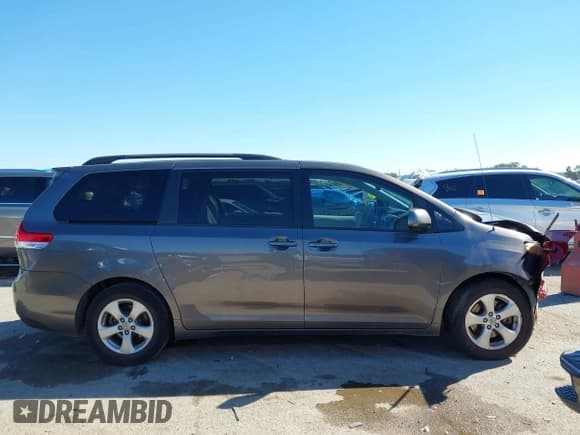 ✅ 2013 Toyota Sienna LE • VIN: 5TDKK3DC8DS386940 • Lot: 43598804. Listed on IAAI with Not provided. Free auction sales archive from the USA and detailed vehicle history report at DreamBid. Image 13.