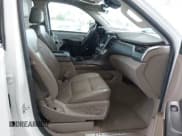 ✅ 2020 Chevrolet Suburban LT • VIN: 1GNSCHKC3LR181222 • Lot: 43047813. Wystawiony na IAAI z przebiegiem 103 318 mil. Bezpłatny archiwum sprzedaży aukcyjnych z USA i szczegółowy raport historii pojazdu na DreamBid. Zdjęcie 5.