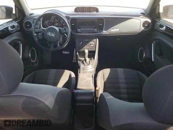 ✅ 2014 Volkswagen Beetle Turbo R-Line • VIN: 3VWVT7AT9EM636111 • Lot: 76061634. Listed on Copart with 94,021 mi. Free auction sales archive from the USA and detailed vehicle history report at DreamBid. Image 8.