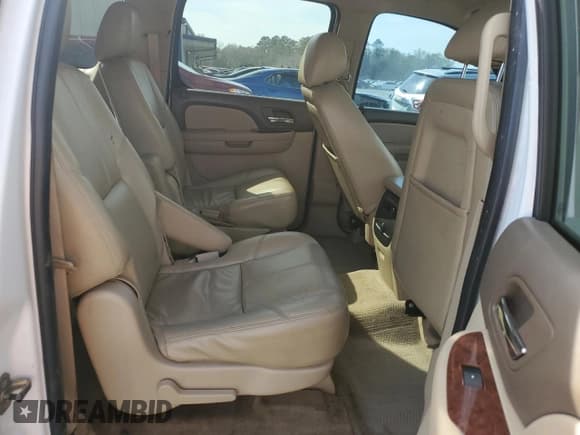 ✅ 2011 GMC Yukon XL SLT • VIN: 1GKS1KE01BR144055 • Lot: 49709875. Listed on Copart with 276,304 mi. Free auction sales archive from the USA and detailed vehicle history report at DreamBid. Image 11.