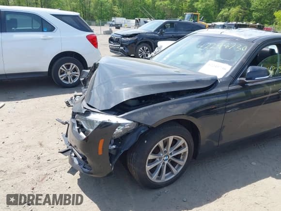 ✅ 2018 BMW 3 Series 320i xDrive • VIN: WBA8A3C5XJA505576 • Лот: 42248730. Опубликован ранее на IAAI с пробегом Не указан. Бесплатный доступ к архиву аукционных продаж из США и подробный отчёт об истории автомобиля на DreamBid. Изображение 6.