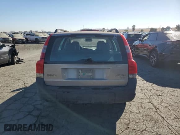 ✅ 2003 Volvo V70 XC70 • VIN: YV1SZ59H531108367 • Lot: 73484504. Listed on Copart with 186,147 mi. Free auction sales archive from the USA and detailed vehicle history report at DreamBid. Image 6.