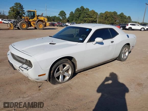✅ 2011 Dodge Challenger • VIN: 2B3CJ4DG6BH581755 • Lot: 43572705. Wystawiony na IAAI z przebiegiem Nie podano. Bezpłatny archiwum sprzedaży aukcyjnych z USA i szczegółowy raport historii pojazdu na DreamBid. Zdjęcie 2.