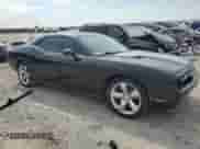 2014 Dodge Challenger R/T z VIN 2C3CDYBT1EH139648, wystawiony jako Copart lot #67593354 z przebiegiem 79 469 mil mil oraz Szkoda całkowita • Salvage title. Historia ofert i sprzedaży dostępna na DreamBid. Obrazek 4.