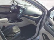 ✅ 2017 Lincoln MKC Select • VIN: 5LMCJ2C95HUL08407 • Лот: 43903326. Опубликован ранее на IAAI с пробегом 201 955 миль. Бесплатный доступ к архиву аукционных продаж из США и подробный отчёт об истории автомобиля на DreamBid. Изображение 5.