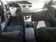 ✅ 2013 Mazda 3 i Touring • VIN: JM1BL1VP2D1762306 • Лот: 55887715. Опубликован ранее на Copart с пробегом 73 598 миль. Бесплатный доступ к архиву аукционных продаж из США и подробный отчёт об истории автомобиля на DreamBid. Изображение 8.