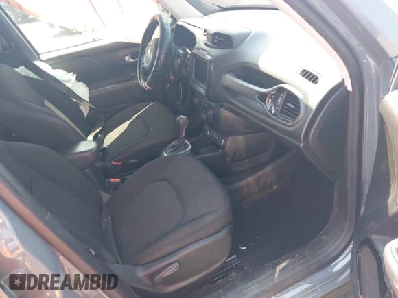 ✅ 2018 Jeep Renegade Latitude • VIN: ZACCJBBB6JPJ44553 • Lot: 42422250. Wystawiony na IAAI z przebiegiem 71 276 mil. Bezpłatny archiwum sprzedaży aukcyjnych z USA i szczegółowy raport historii pojazdu na DreamBid. Zdjęcie 5.