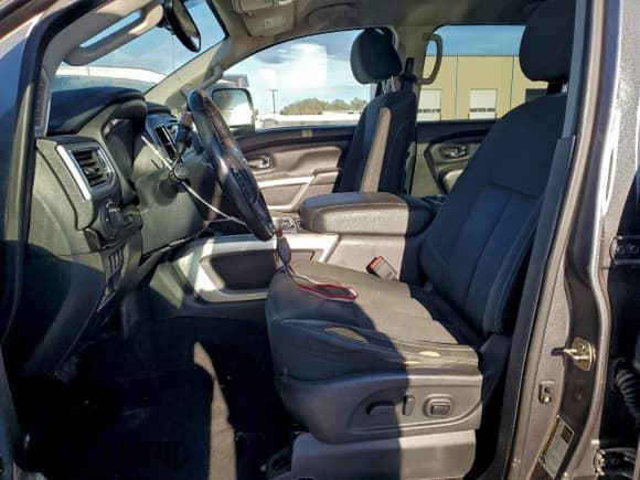 ✅ 2017 Nissan Titan SL • VIN: 1N6AA1E64HN502039 • Lot: 92416825. Listed on Copart with 143,264 mi. Free auction sales archive from the USA and detailed vehicle history report at DreamBid. Image 7.