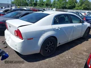 2011 Chevrolet Malibu 1LS z VIN 1G1ZB5E15BF170024, wystawiony jako IAAI lot #42646592 z przebiegiem 133 300 mil mil oraz . Historia ofert i sprzedaży dostępna na DreamBid. Obrazek 4.