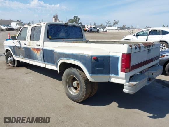 ✅ 1986 Ford F-350 • VIN: 2FTJW35L0GCA11655 • Lot: 43236194. Wystawiony na IAAI z przebiegiem 58 931 mil. Bezpłatny archiwum sprzedaży aukcyjnych z USA i szczegółowy raport historii pojazdu na DreamBid. Zdjęcie 3.