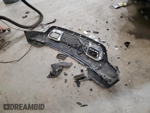 ✅ 2019 Jeep Grand Cherokee Overland • VIN: 1C4RJFCG1KC750413 • Lot: 65745995. Listed on Copart with 132,583 mi. Free auction sales archive from the USA and detailed vehicle history report at DreamBid. Image 13.