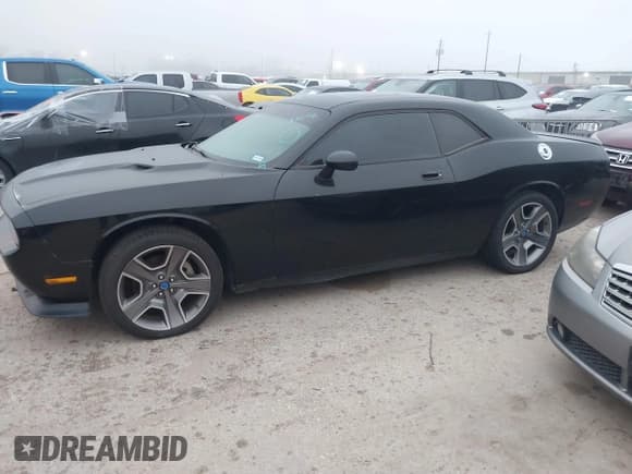 ✅ 2010 Dodge Challenger R/T Classic • VIN: 2B3CJ5DT4AH141020 • Lot: 41693638. Wystawiony na IAAI z przebiegiem 153 469 mil. Bezpłatny archiwum sprzedaży aukcyjnych z USA i szczegółowy raport historii pojazdu na DreamBid. Zdjęcie 14.