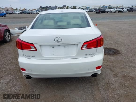 ✅ 2010 Lexus IS 350 • VIN: JTHBE5C21A5024315 • Lot: 42185188. Wystawiony na IAAI z przebiegiem 247 738 mil. Bezpłatny archiwum sprzedaży aukcyjnych z USA i szczegółowy raport historii pojazdu na DreamBid. Zdjęcie 17.