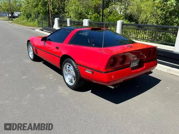 1990 Chevrolet Corvette with VIN 1G1YY238XL5106268, listed as a Copart auction lot 89001425 with 21,627 mi miles and Clean title. Bid and sale history available at DreamBid. Image 3.