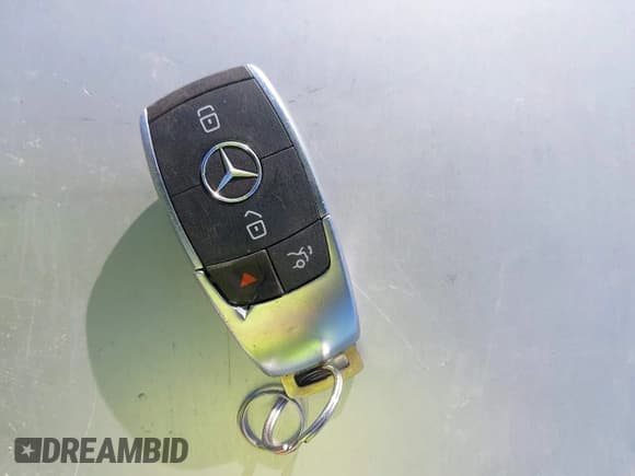 ✅ 2019 Mercedes-Benz C 300 • VIN: WDDWJ8DB8KF826229 • Lot: 41932314. Wystawiony na IAAI z przebiegiem 51 305 mil. Bezpłatny archiwum sprzedaży aukcyjnych z USA i szczegółowy raport historii pojazdu na DreamBid. Zdjęcie 11.