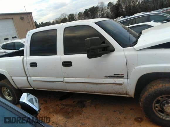 ✅ 2006 Chevrolet Silverado 2500HD LT3 • VIN: 1GCHK23D26F190154 • Лот: 41173966. Опубликован ранее на IAAI с пробегом 296 361 миль. Бесплатный доступ к архиву аукционных продаж из США и подробный отчёт об истории автомобиля на DreamBid. Изображение 13.