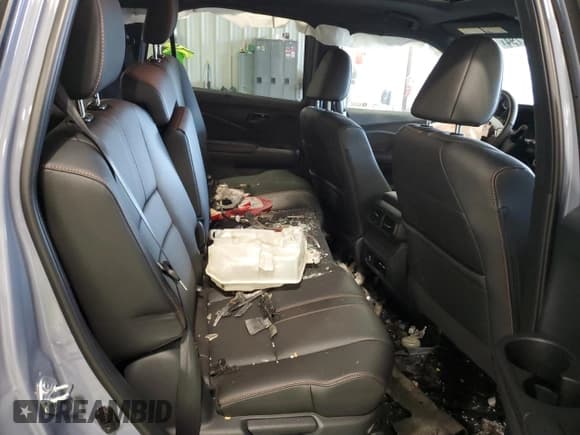 ✅ 2024 Honda Passport TrailSport • VIN: 5FNYF8H67RB005266 • Lot: 83092794. Listed on Copart with 5,504 mi. Free auction sales archive from the USA and detailed vehicle history report at DreamBid. Image 11.