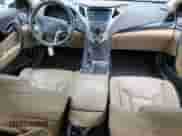 2013 Hyundai Azera z VIN KMHFH4JG7DA303424, wystawiony jako Copart lot #49836175 z przebiegiem 139 439 mil mil oraz Czysty tytuł • Clean title. Historia ofert i sprzedaży dostępna na DreamBid. Obrazek 8.