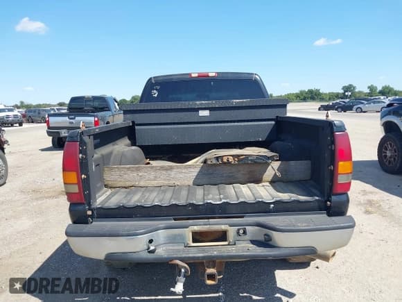 ✅ 2002 Chevrolet Silverado 2500HD LS • VIN: 1GCHK23162F217596 • Lot: 40356575. Listed on IAAI with 205,602 mi. Free auction sales archive from the USA and detailed vehicle history report at DreamBid. Image 16.