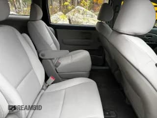 ✅ 2017 Kia Sedona L • VIN: KNDMA5C13H6273460 • Lot: 91932635. Wystawiony na Copart z przebiegiem 188 699 mil. Bezpłatny archiwum sprzedaży aukcyjnych z USA i szczegółowy raport historii pojazdu na DreamBid. Zdjęcie 6.