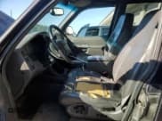 ✅ 2001 Ford Explorer XLT • VIN: 1FMZU73E71ZA08469 • Lot: 70941555. Wystawiony na Copart z przebiegiem 231 330 mil. Bezpłatny archiwum sprzedaży aukcyjnych z USA i szczegółowy raport historii pojazdu na DreamBid. Zdjęcie 7.