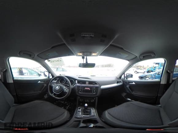 ✅ 2018 Volkswagen Tiguan S • VIN: 3VV0B7AX3JM091554 • Lot: 43847536. Wystawiony na IAAI z przebiegiem 91 603 mil. Bezpłatny archiwum sprzedaży aukcyjnych z USA i szczegółowy raport historii pojazdu na DreamBid. Zdjęcie 19.