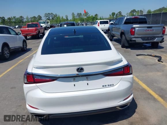 ✅ 2022 Lexus ES 350 • VIN: 58ADZ1B17NU128114 • Лот: 42006111. Опубликован ранее на IAAI с пробегом 44 060 миль. Бесплатный доступ к архиву аукционных продаж из США и подробный отчёт об истории автомобиля на DreamBid. Изображение 16.