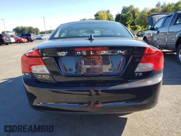 ✅ 2012 Volvo C70 T5 • VIN: YV1672MC9CJ126856 • Лот: 81956435. Опубликован ранее на Copart с пробегом 183 409 миль. Бесплатный доступ к архиву аукционных продаж из США и подробный отчёт об истории автомобиля на DreamBid. Изображение 6.