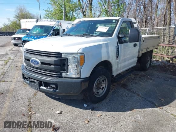 ✅ 2017 Ford F-250 XL • VIN: 1FDBF2A64HEC99847 • Lot: 41982748. Wystawiony na IAAI z przebiegiem 88 368 mil. Bezpłatny archiwum sprzedaży aukcyjnych z USA i szczegółowy raport historii pojazdu na DreamBid. Zdjęcie 2.