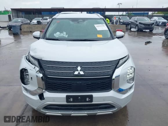 ✅ 2024 Mitsubishi Outlander SEL • VIN: JA4J4WA81RZ033253 • Lot: 42931336. Listed on IAAI with 10,112 mi. Free auction sales archive from the USA and detailed vehicle history report at DreamBid. Image 12.