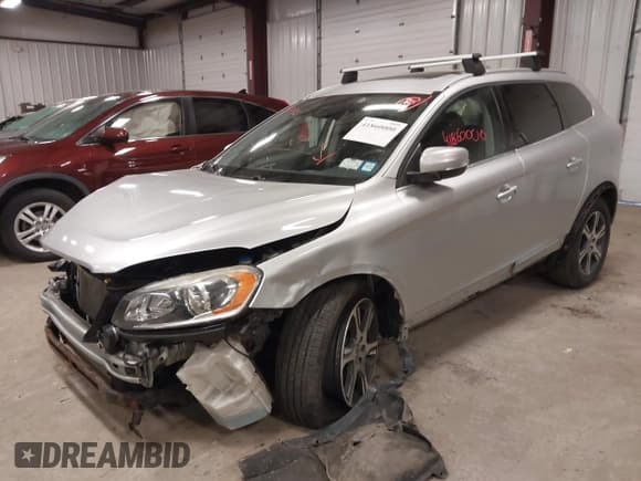 ✅ 2015 Volvo XC60 T6 • VIN: YV4902RB4F2577230 • Лот: 41860000. Опубликован ранее на IAAI с пробегом 84 688 миль. Бесплатный доступ к архиву аукционных продаж из США и подробный отчёт об истории автомобиля на DreamBid. Изображение 2.