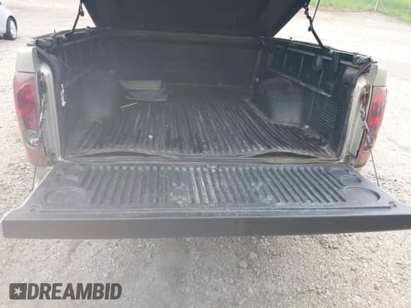 2008 Chevrolet Colorado 1LT z VIN 1GCCS39E788202192, wystawiony jako IAAI lot #42229266 z przebiegiem 270 494 mil mil oraz . Historia ofert i sprzedaży dostępna na DreamBid. Obrazek 8.