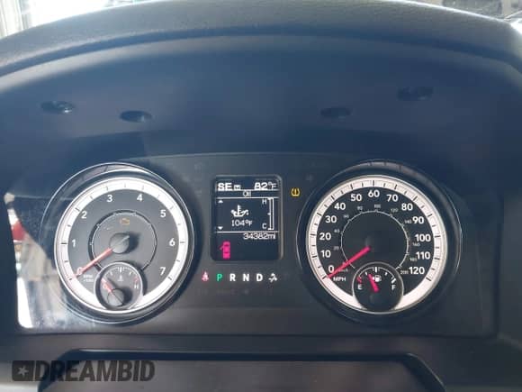 2024 Ram 1500 SLT z VIN 1C6RR6GG6RS137293, wystawiony jako IAAI lot #43323845 z przebiegiem 34 382 mil mil oraz . Historia ofert i sprzedaży dostępna na DreamBid. Obrazek 7.