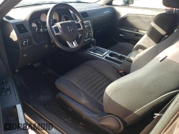 2014 Dodge Challenger SXT z VIN 2C3CDYAG4EH313829, wystawiony jako Copart lot #68274174 z przebiegiem Nie podano mil oraz Szkoda całkowita • Salvage title. Historia ofert i sprzedaży dostępna na DreamBid. Obrazek 8.