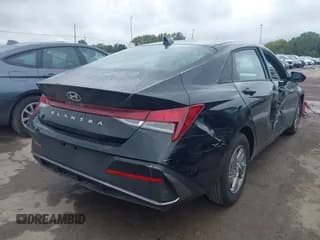 ✅ 2025 Hyundai Elantra SE • VIN: KMHLL4DG4SU015644 • Лот: 43265922. Опубликован ранее на IAAI с пробегом 5 811 миль. Бесплатный доступ к архиву аукционных продаж из США и подробный отчёт об истории автомобиля на DreamBid. Изображение 4.