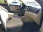 2017 Hyundai Tucson SE Plus z VIN KM8J33A43HU403694, wystawiony jako IAAI lot #42532678 z przebiegiem 62 421 mil mil oraz . Historia ofert i sprzedaży dostępna na DreamBid. Obrazek 5.