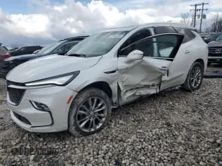 ✅ 2024 Buick Enclave Avenir • VIN: 5GAEVCKW0RJ120433 • Lot: 47853435. Wystawiony na Copart z przebiegiem 11 857 mil. Bezpłatny archiwum sprzedaży aukcyjnych z USA i szczegółowy raport historii pojazdu na DreamBid. Zdjęcie 1.