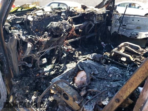 2001 Chevrolet Silverado 1500 с VIN 1GCEK14V41Z237888, выставлен на аукционе Copart как лот 70597924 с пробегом Не указан миль и На запчасти • Non repairable. История ставок и продаж доступна на DreamBid. Изображение 8.