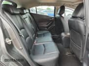 ✅ 2018 Mazda 3 Touring • VIN: 3MZBN1L38JM252032 • Lot: 62216025. Wystawiony na Copart z przebiegiem 28 462 mil. Bezpłatny archiwum sprzedaży aukcyjnych z USA i szczegółowy raport historii pojazdu na DreamBid. Zdjęcie 11.