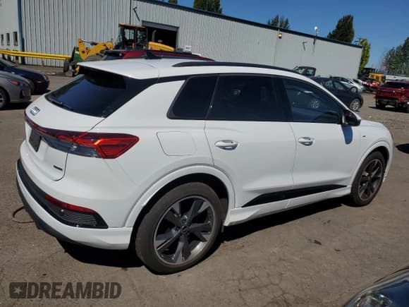 ✅ 2024 Audi Q4 e-tron Premium • VIN: WA1KUBFZ7RP046826 • Lot: 69217565. Listed on Copart with 5,469 mi. Free auction sales archive from the USA and detailed vehicle history report at DreamBid. Image 3.